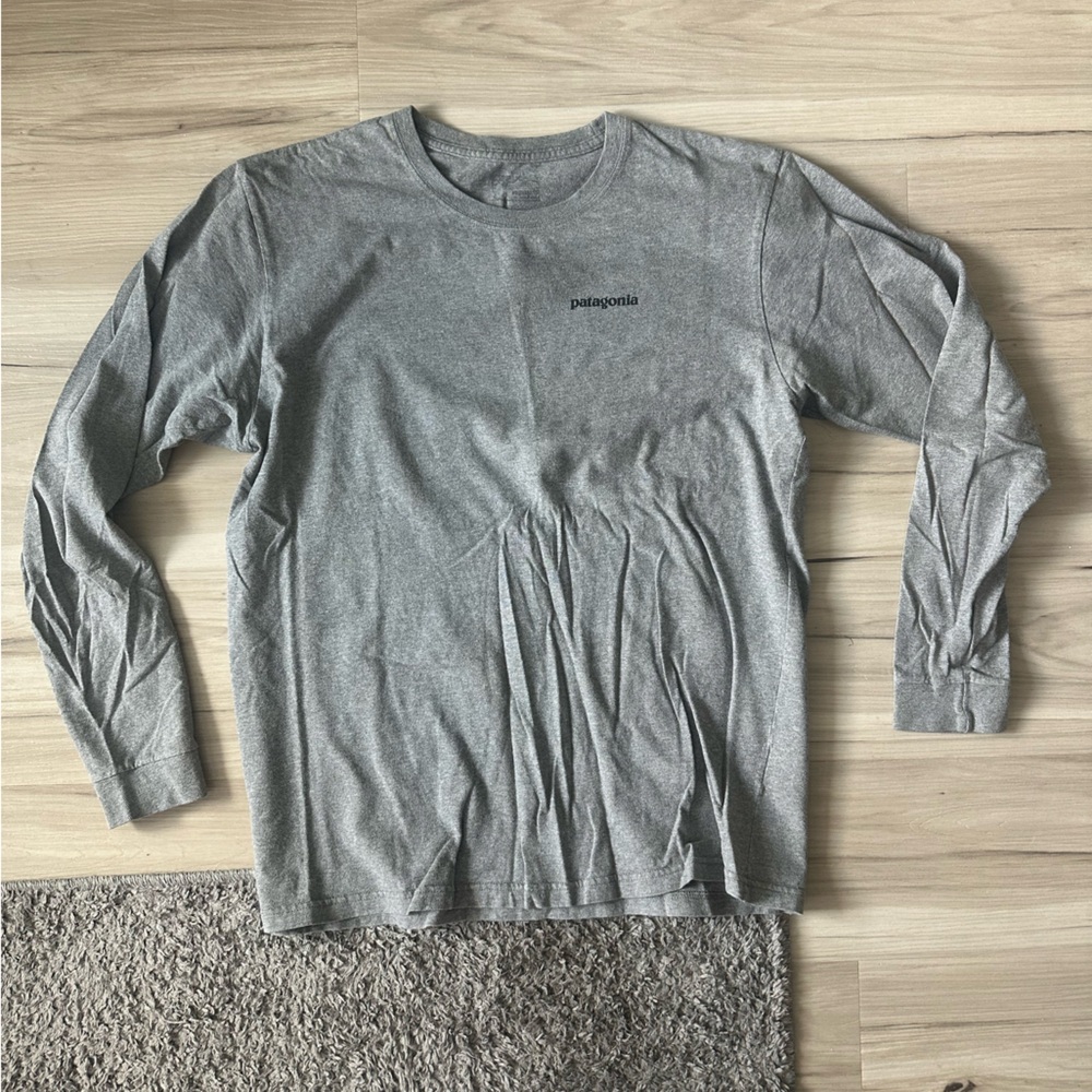 Patagonia Men's P-6 Logo Responsibili-Tee in Gray
